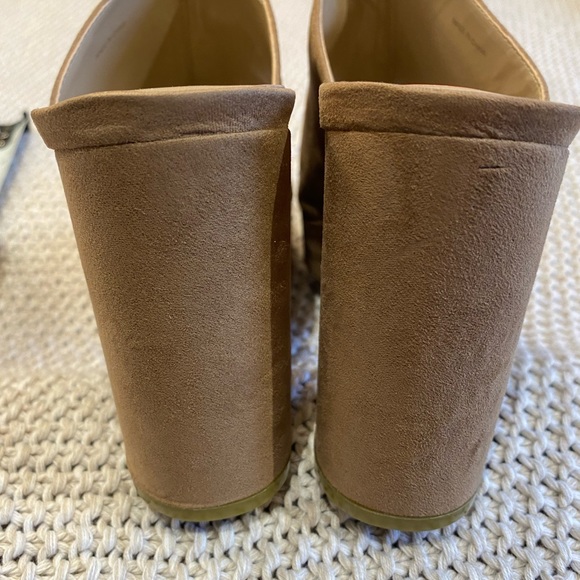 Beautiful tan Clogs 💕 - Picture 2 of 5
